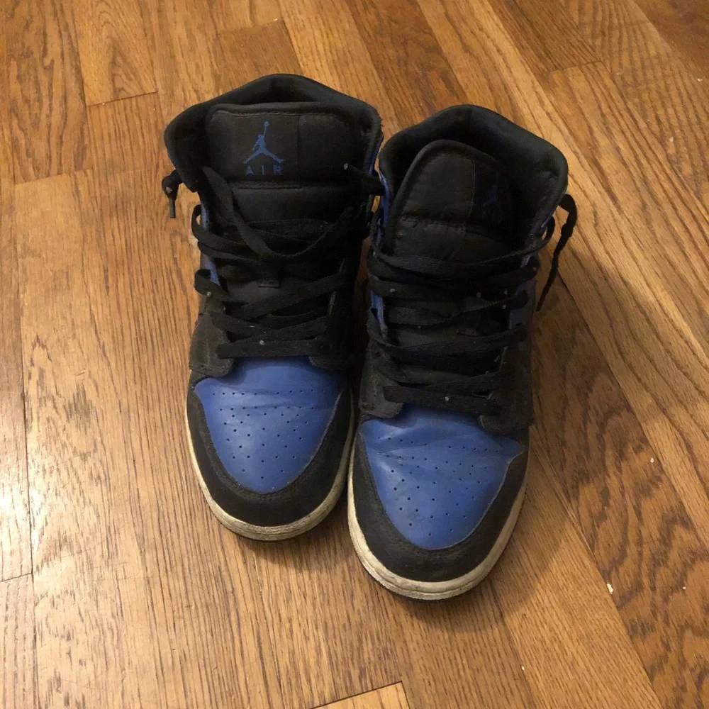 Jordan Kids High-Top Sneakers in Black and Blue